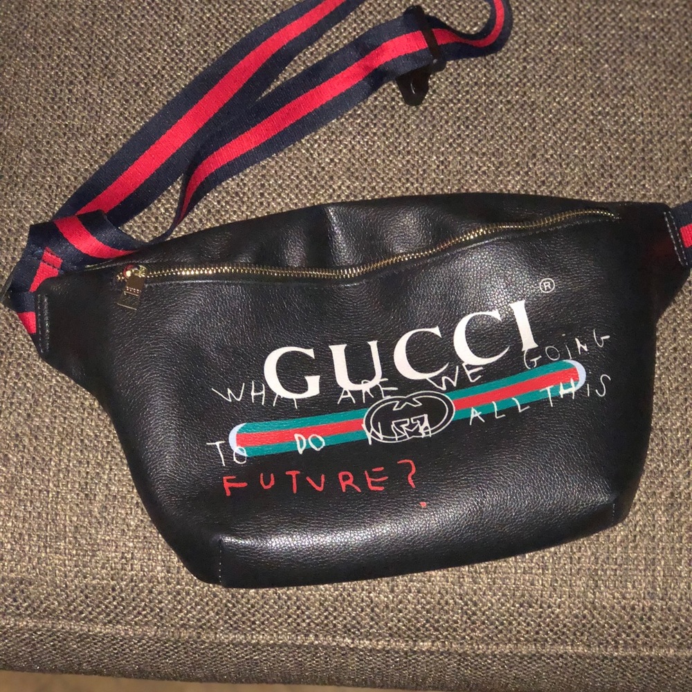 Gucci leather pouch